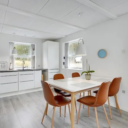 Dom wakacyjny 2 Bedroom Awesome In Romo *